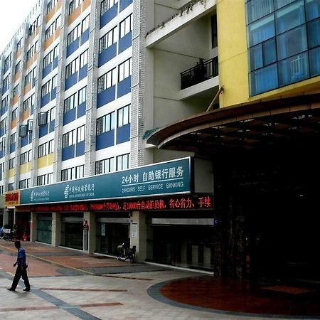 Yilan Hotel Shenzhen Investment Management Co. Ltd Luaran gambar